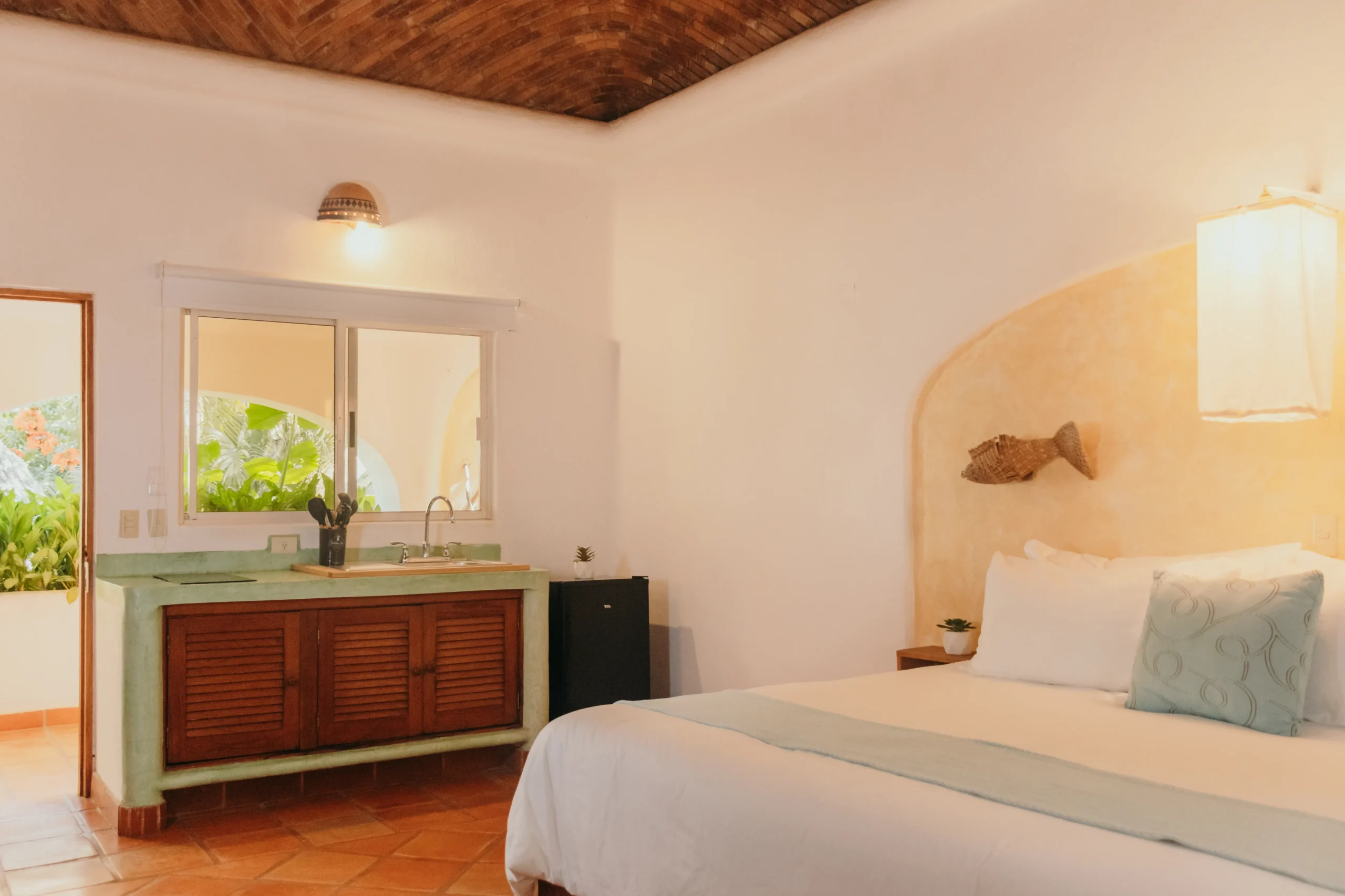 2. King_suite_cocineta_villa_sayulita_11zon
