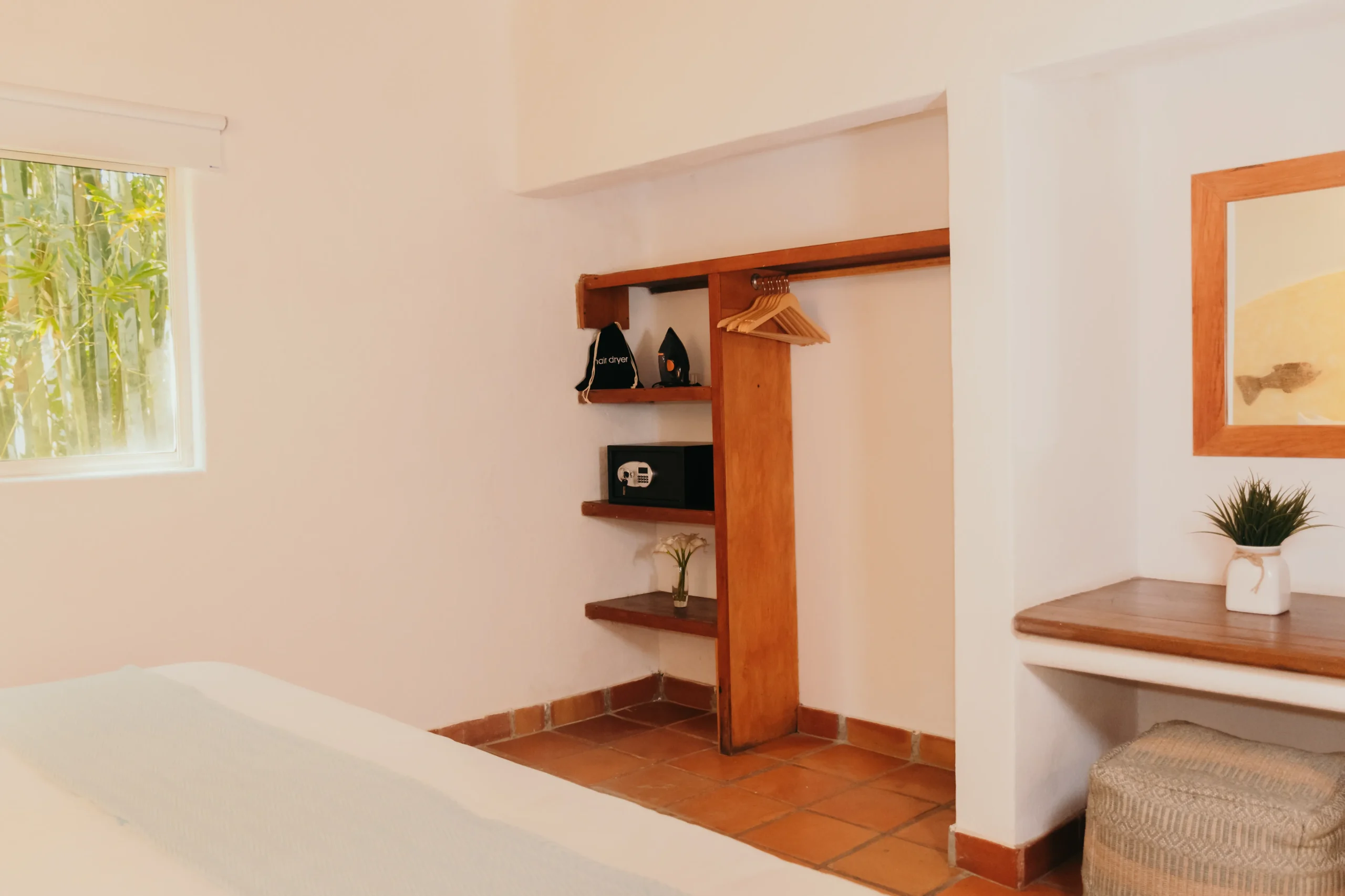 3.Twin_king_bathroom_kitchen_familiar_11zon