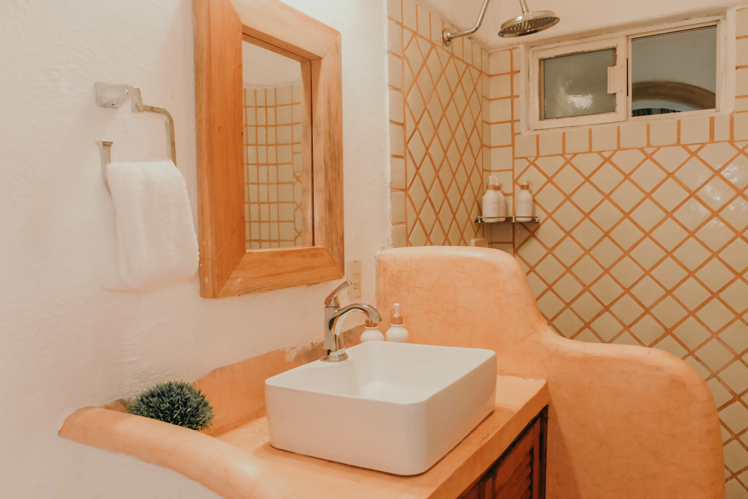 4. Suite_king_bathroom_villa_11zon